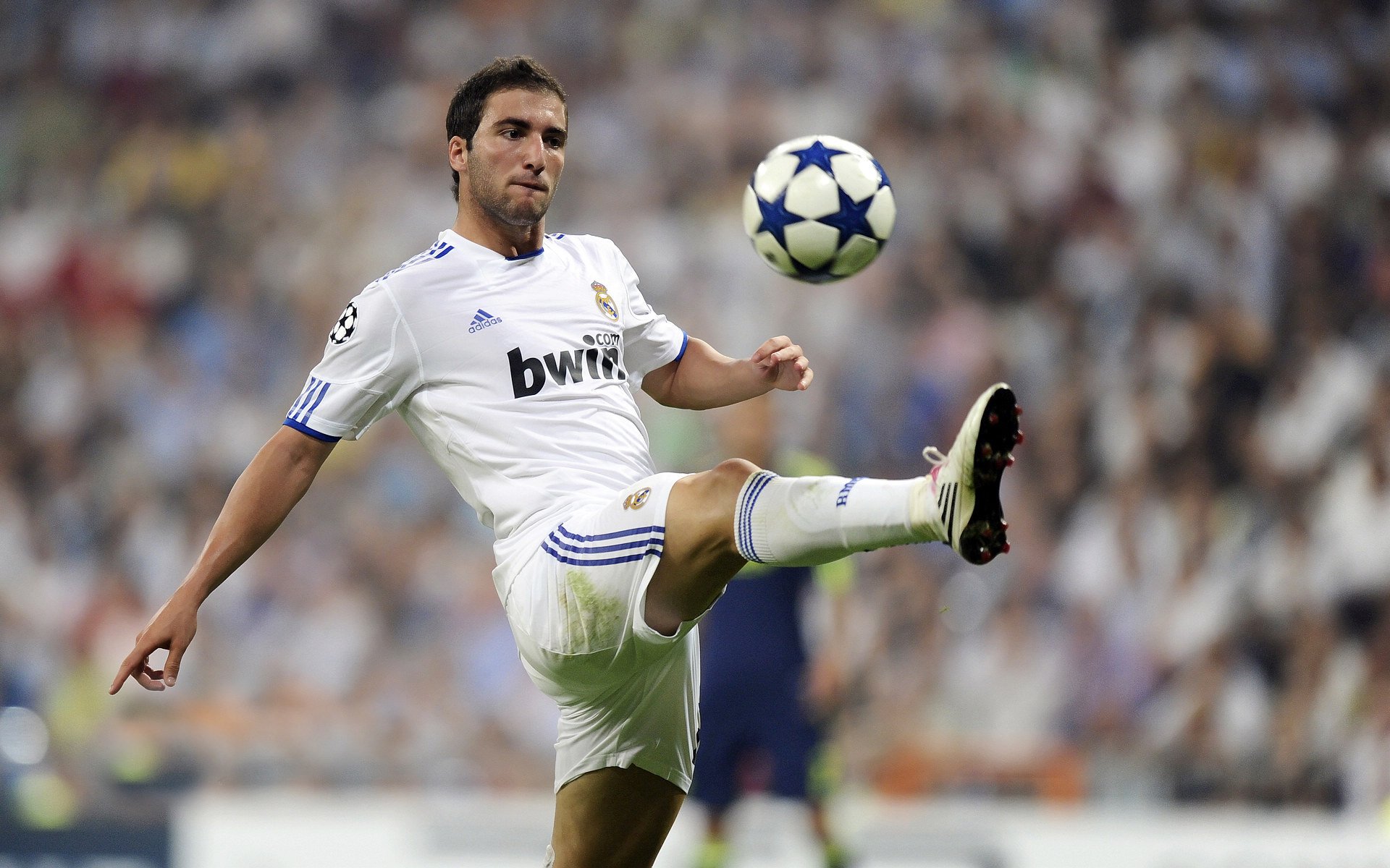 希腊稳稳拿下曼城，佩德里在欧冠决赛接管比赛