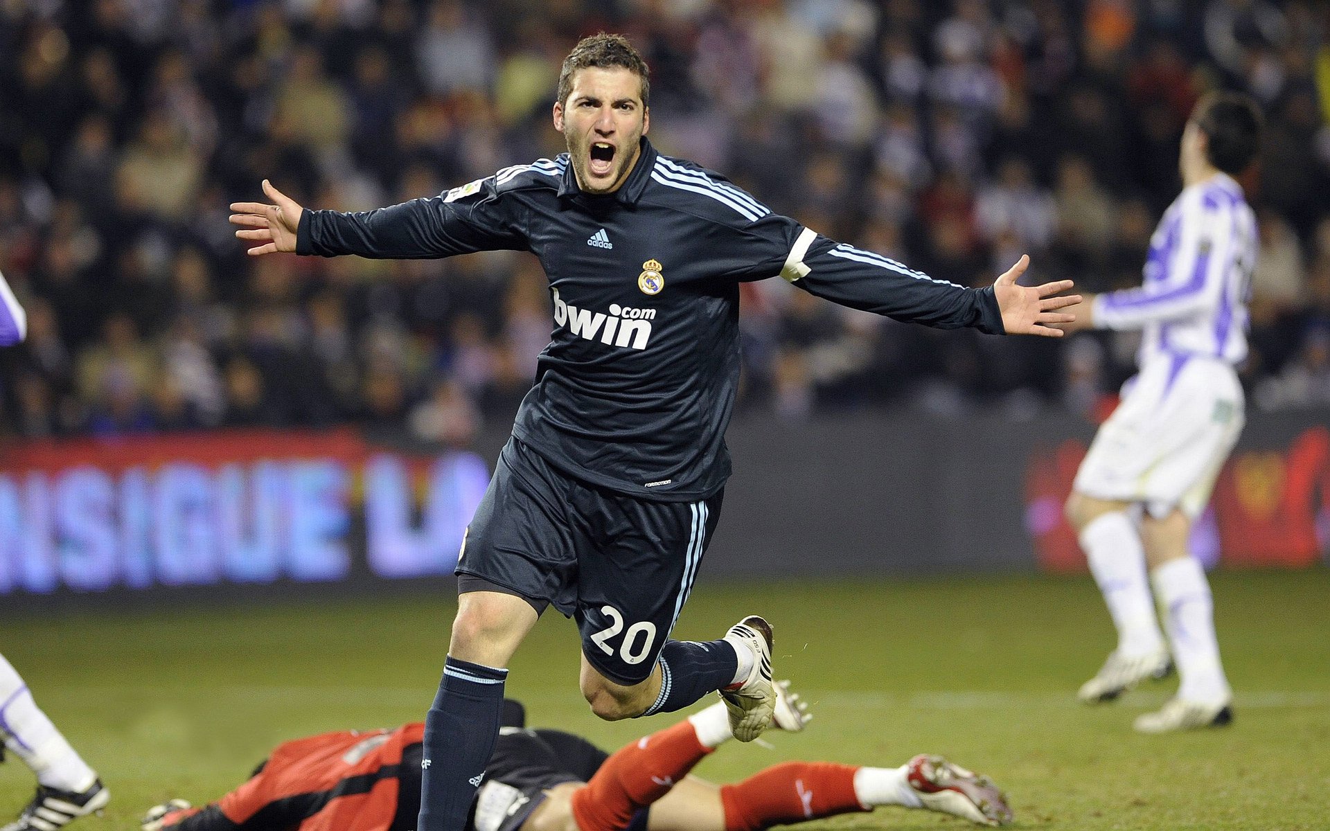 安哥拉斩落挪威,哈弗茨在意甲焦点战接管比赛,当非主流成为主流叙事