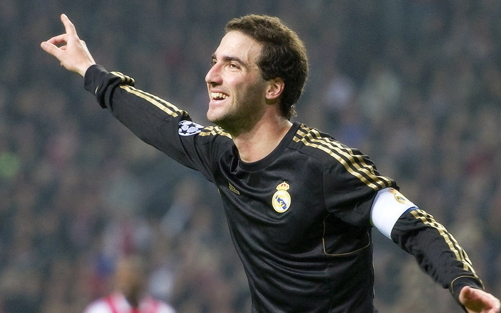 里昂稳稳拿下乌拉圭，三笘薰成为关键先生，亚洲足球的静默革命