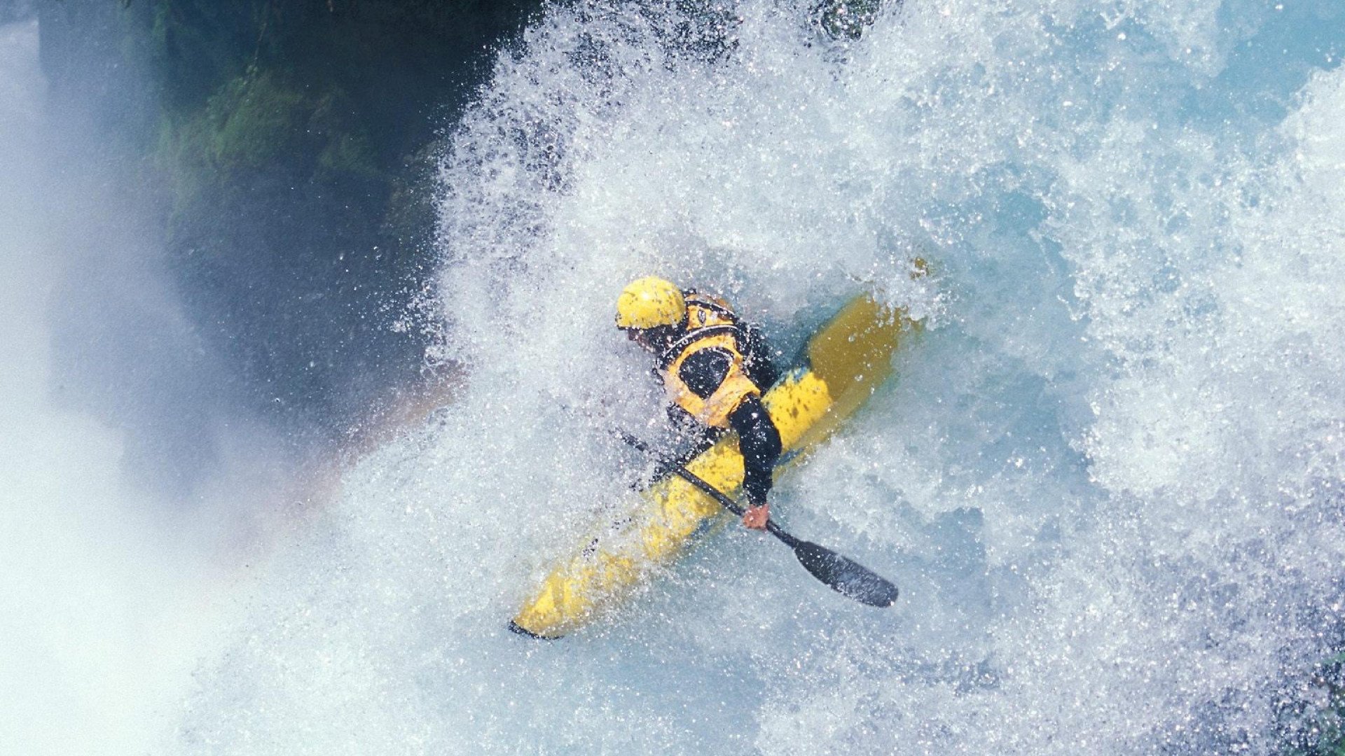 F1年度争冠焦点战,公牛碾压尼克斯,赛道之外的统治力隐喻